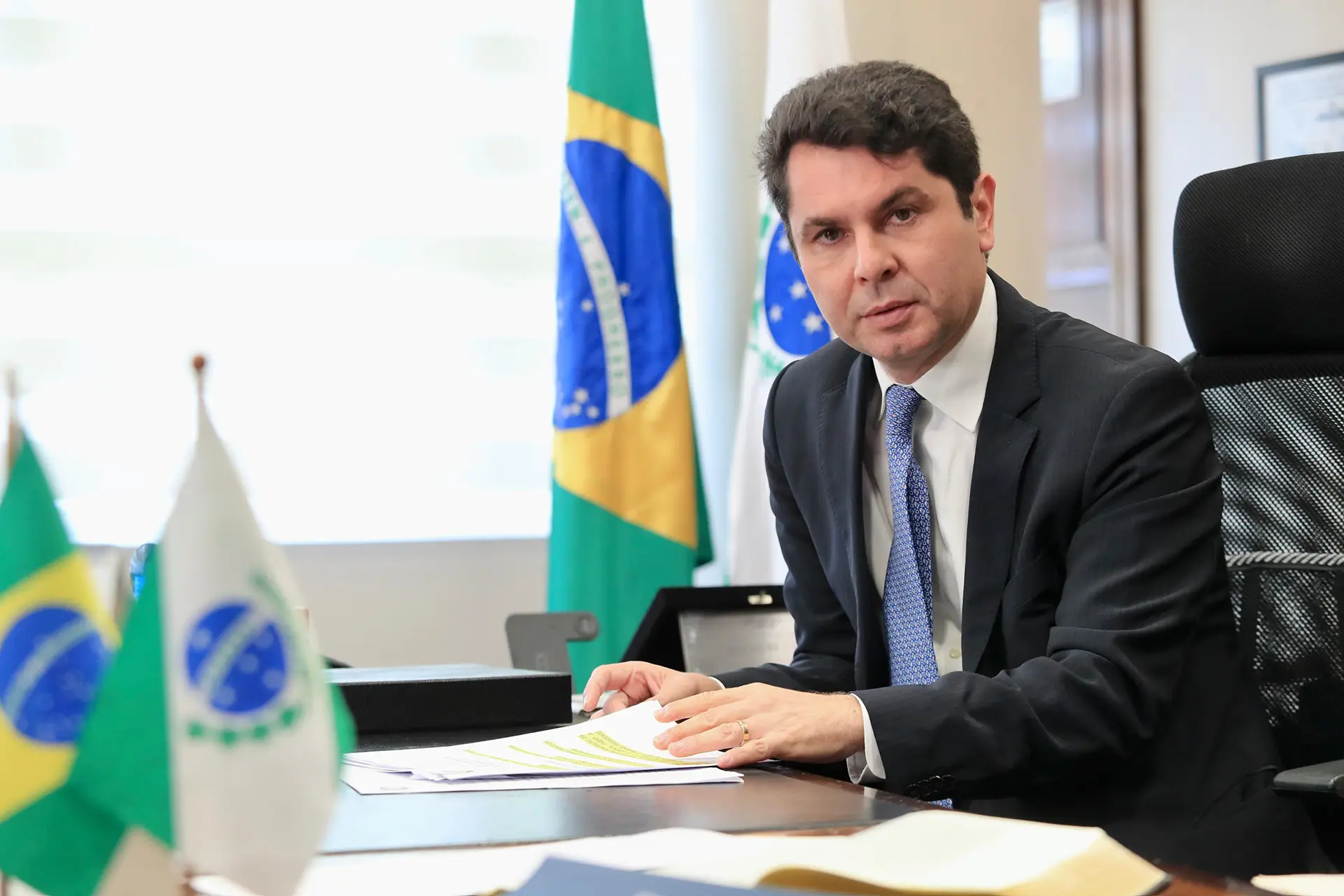 Alexandre Curi em seu gabinete na presidência da Assembleia Legislativa do Paraná