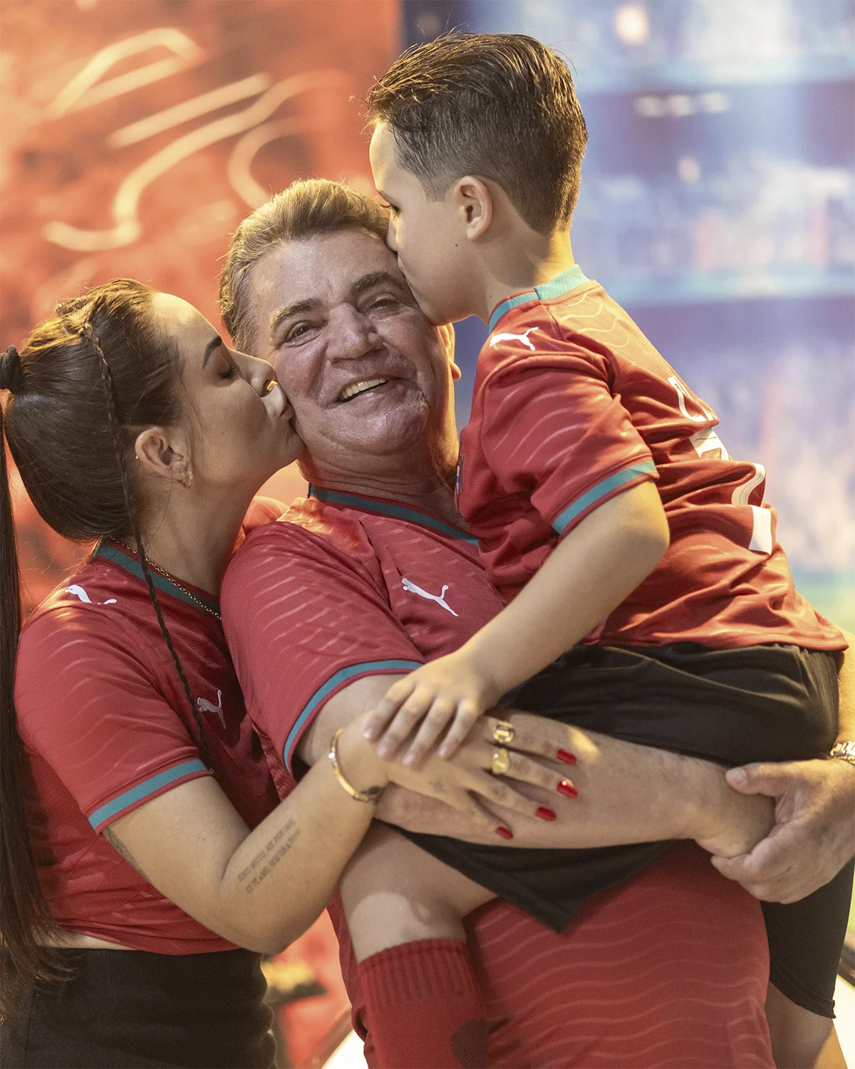 Sérgio Onofre em um momento de carinho com sua família